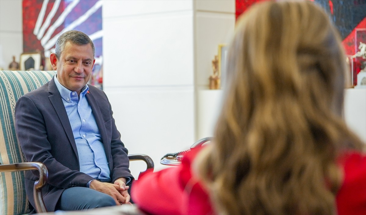 Cumhuriyet Halk Partisi (CHP) Genel Başkanı Özgür Özel, Devrimci İşçi Sendikaları Konfederasyonu...