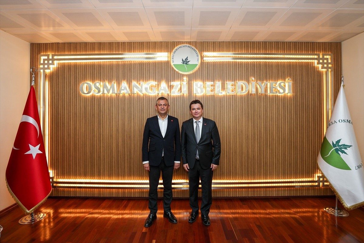 Cumhuriyet Halk Partisi (CHP) Genel Başkanı Özgür Özel, partisinin Osmangazi İlçe Başkanlığını...