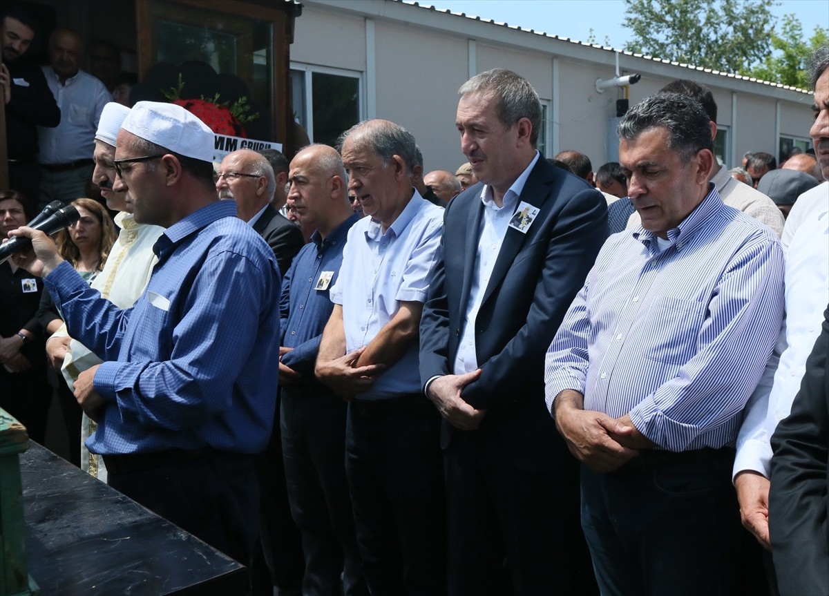DEM Parti Eş Genel Başkanı Tuncer Bakırhan'ın (sağ 2) annesi İpek Bakırhan, son yolculuğuna...