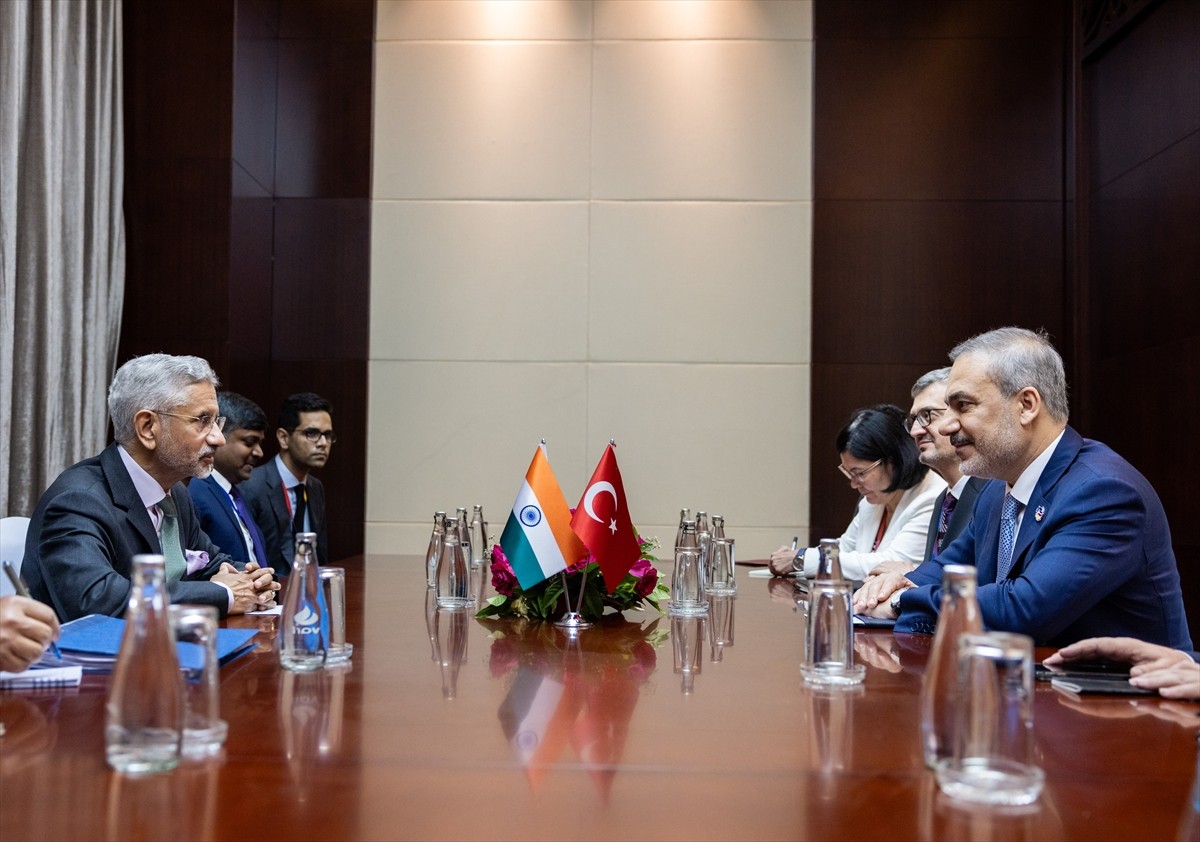 Dışişleri Bakanı Hakan Fidan (sağda), Güneydoğu Asya Uluslar Birliği (ASEAN) 57. Dışişleri...