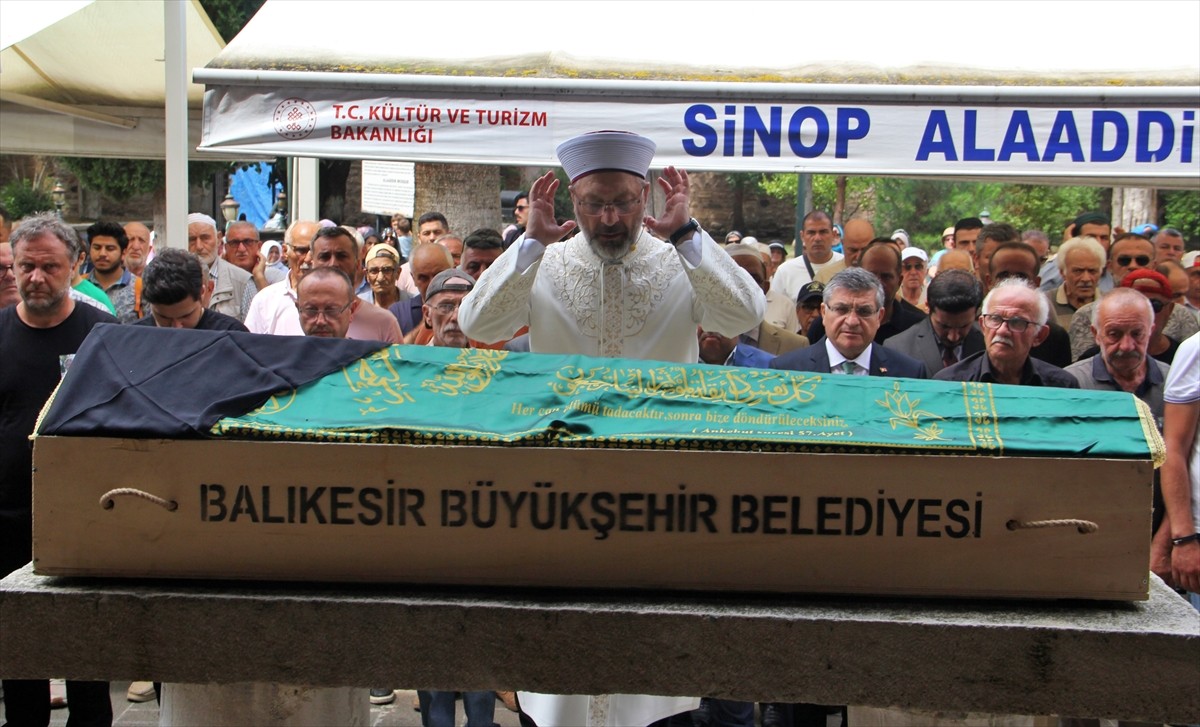Diyanet İşleri Başkanı Ali Erbaş, Sinop Alaaddin Camisi'nde "cennet vesilemiz, aile büyüklerimiz"...