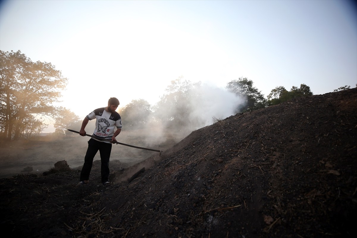 Diyarbakır ve Mardin'den Kayseri'nin Yahyalı ilçesine gelen işçiler, ekmek paralarını evlerinden...