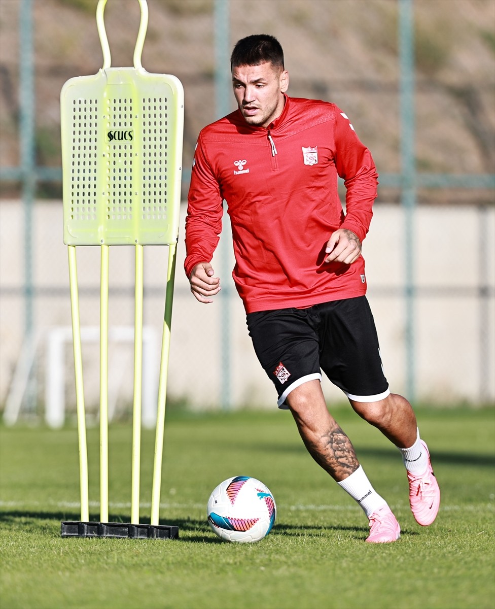 EMS Yapı Sivasspor, 2024-2025 sezonu hazırlıklarının ikinci etap çalışmalarını Erzurum'da teknik...