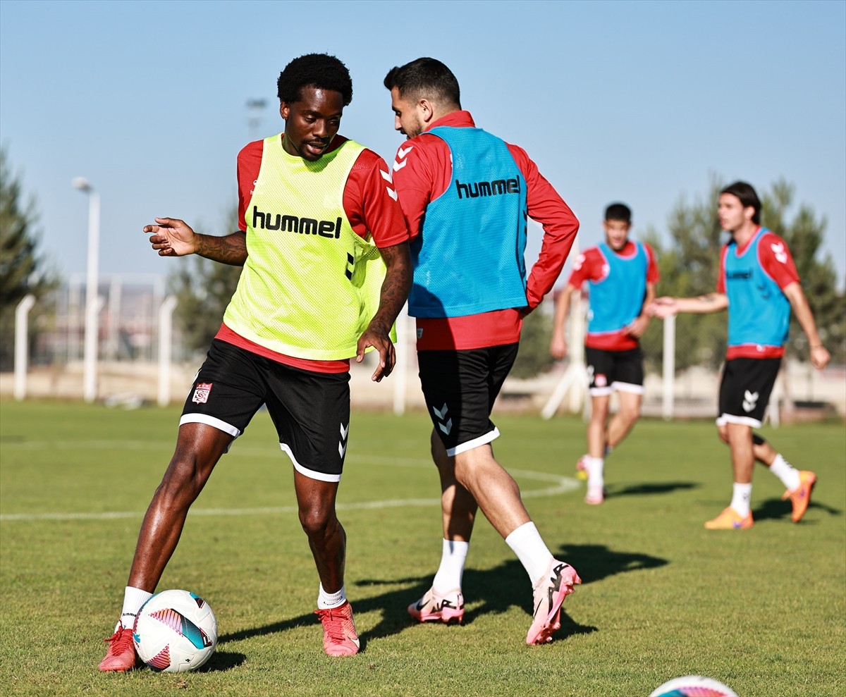 EMS Yapı Sivasspor, 2024-2025 sezonu hazırlıklarının üçüncü etap çalışmalarını...