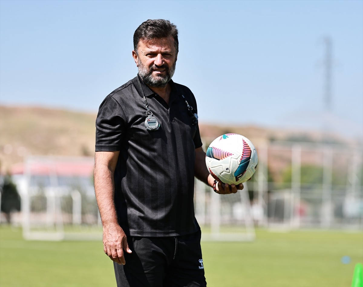 EMS Yapı Sivasspor, 2024-2025 sezonu hazırlıklarının üçüncü etap çalışmalarını teknik direktör...