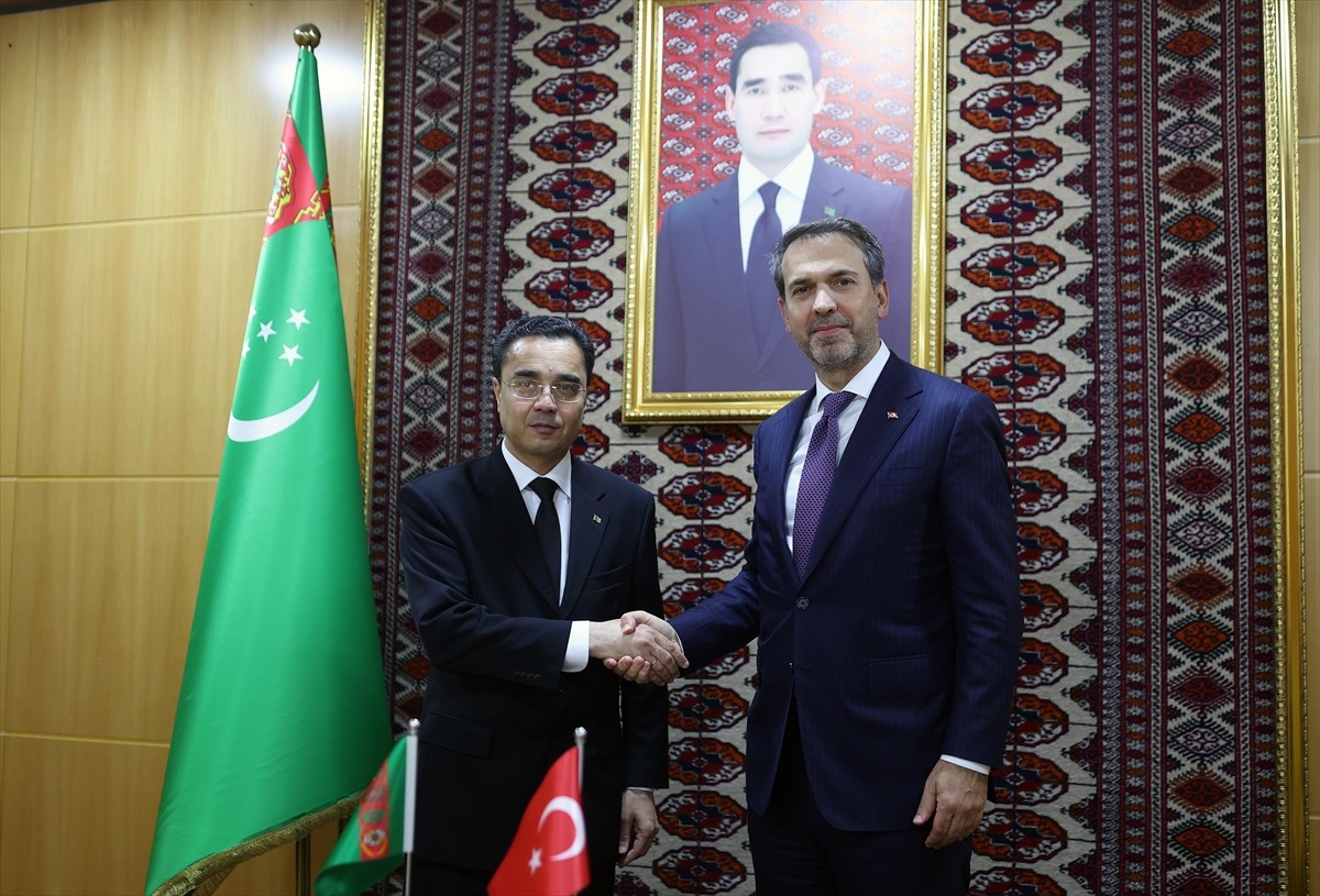 Enerji ve Tabii Kaynaklar Bakanı Alparslan Bayraktar (sağda), 2 günlük Türkmenistan ziyareti...