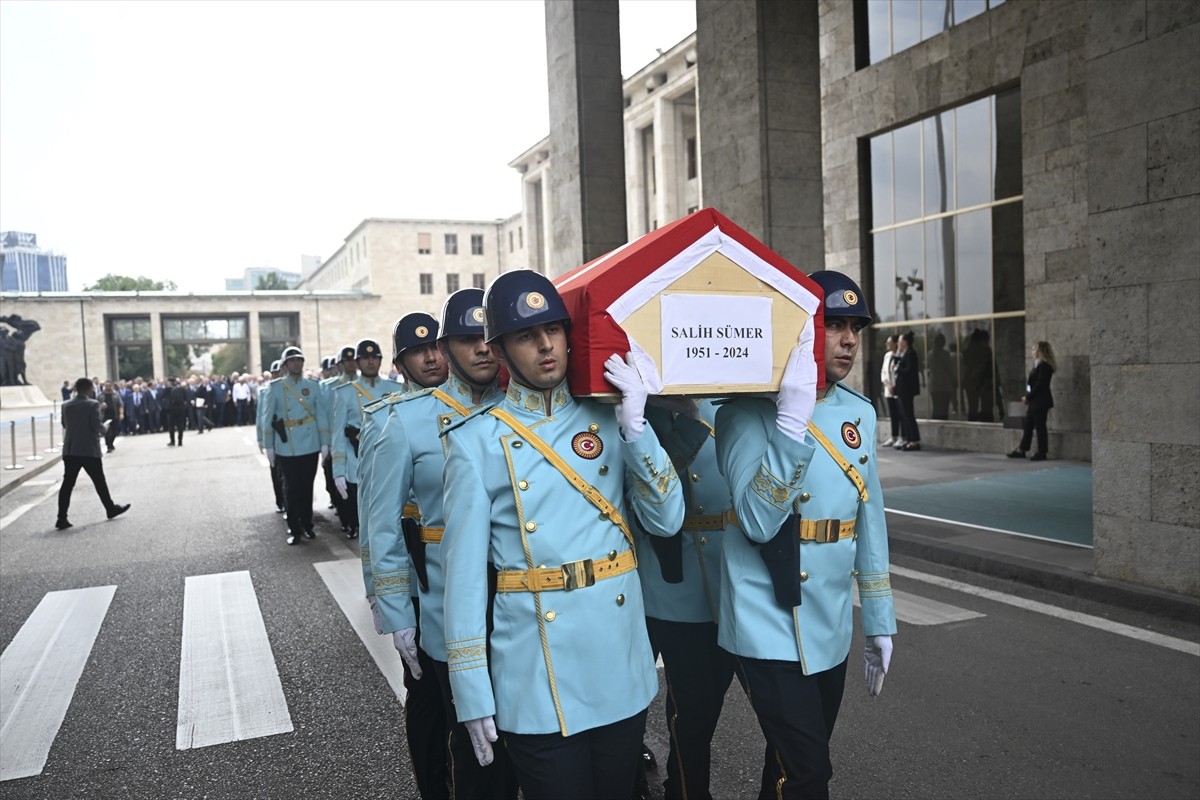 Eski Devlet Bakanı Salih Sümer için Meclis'te cenaze töreni düzenlendi. Ankara'da tedavi gördüğü...
