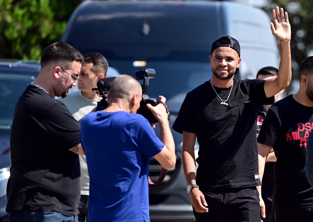  Fenerbahçe'nin transfer görüşmelerine başlandığını duyurduğu Faslı futbolcu Youssef En-Nesyri...