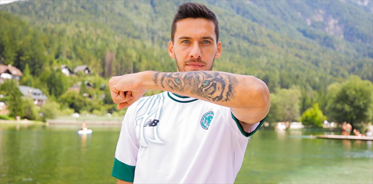 Fenerbahçe Kulübü, milli oyuncusu Umut Nayir'in Konyaspor'a transfer olduğunu duyurdu.