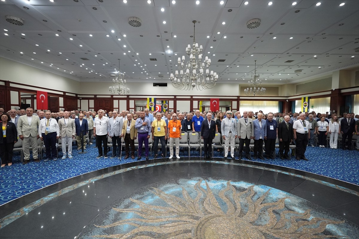 Fenerbahçe Kulübü Yüksek Divan Kurulu (YDK) toplantısı başladı. Kalamış'taki Fenerbahçe Faruk...