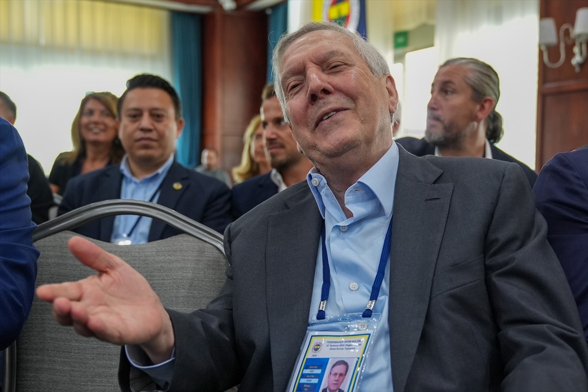 Fenerbahçe Kulübü Yüksek Divan Kurulu (YDK) toplantısı başladı. Kalamış'taki Fenerbahçe Faruk...