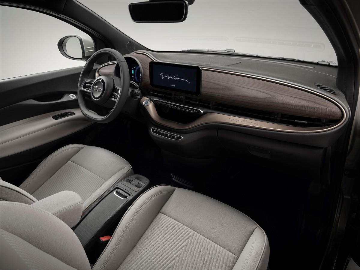 Fiat ve Giorgio Armani, "FIAT 500e Giorgio Armani" adlı özel otomobil serisi için işbirliği...