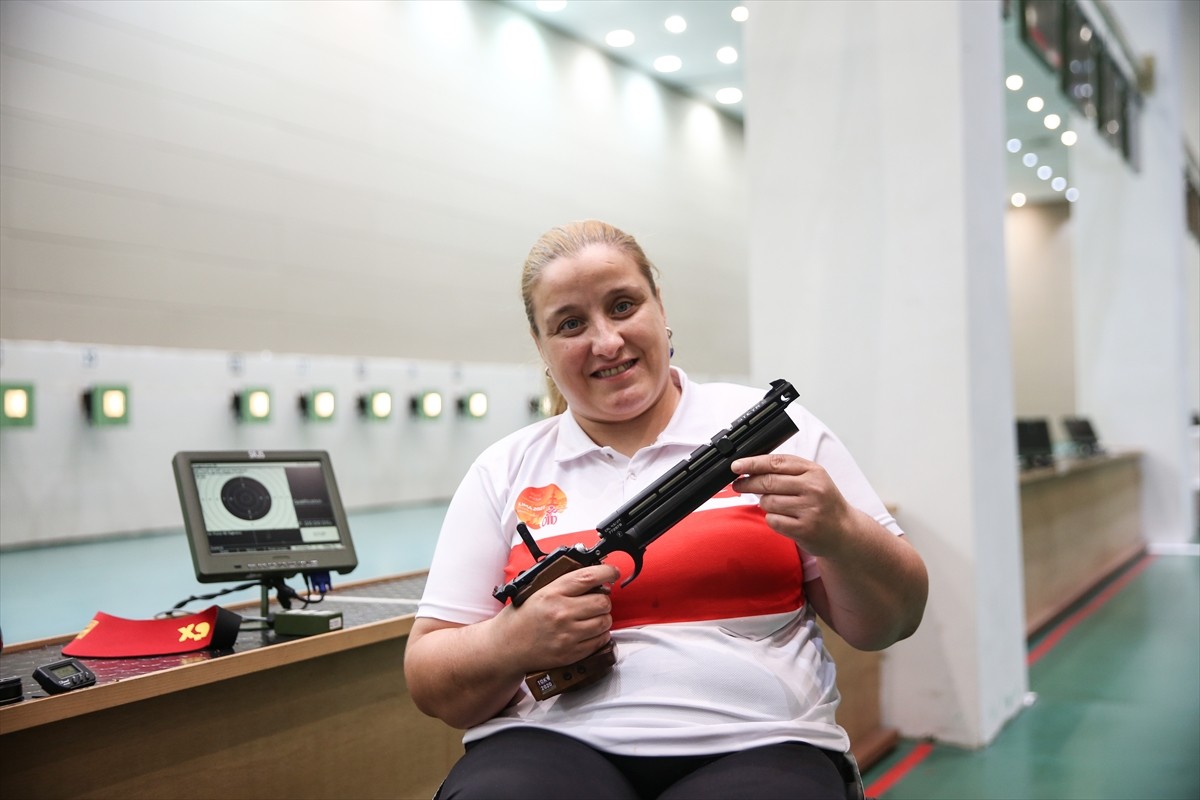 Fransa'da düzenlenecek Paris 2024 Paralimpik Oyunları'nda 8 sporcuyla mücadele edecek Para...