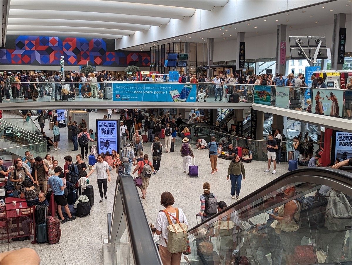 Fransa'da Paris 2024 Yaz Olimpiyat Oyunları'nın açılış töreninin birkaç saat öncesinde tren...