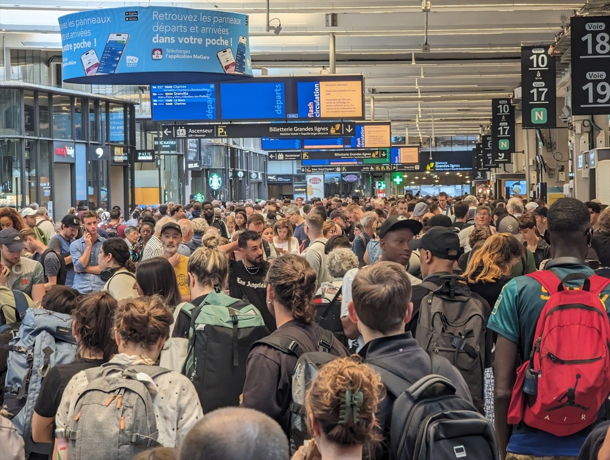 Fransa'da Paris 2024 Yaz Olimpiyat Oyunları'nın açılış töreninin birkaç saat öncesinde tren...