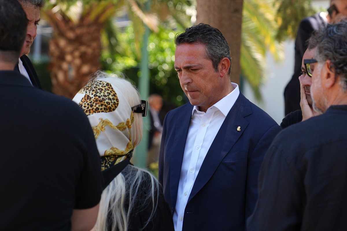 Galatasaray Kulübünün eski başkanlarından Adnan Polat'ın babası İbrahim Polat, son yolculuğuna...