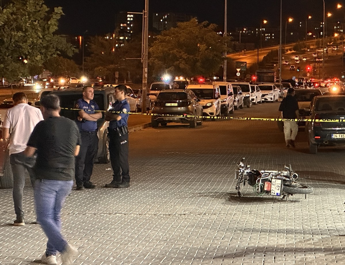 Gaziantep'in Şehitkamil ilçesinde çıkan silahlı kavgada 1 kişi öldü, 1 kişi yaralandı.