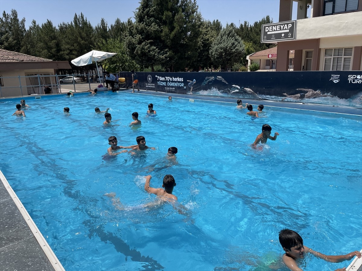 Gençlik ve Spor Bakanlığının bu yıl ilk kez hayata geçirdiği "Gençlik Yaz Okulları" kapsamında...