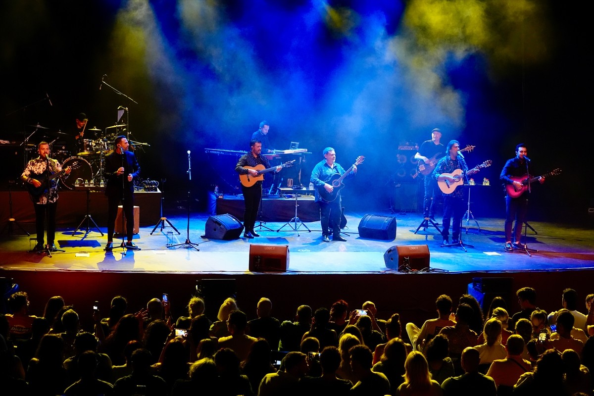 Grammy ödüllü müzik grubu Gipsy Kings, Türkiye turnesi kapsamında Harbiye Cemil Topuzlu Açıkhava...