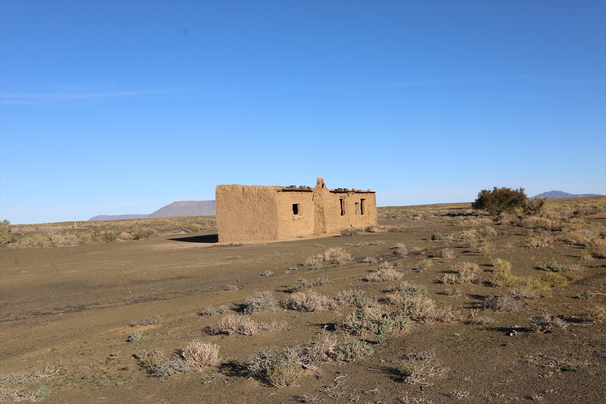 Güney Afrika Cumhuriyeti'nin güneybatısından başlayıp, Atlas Okyanusu sahilleri boyunca Namib...