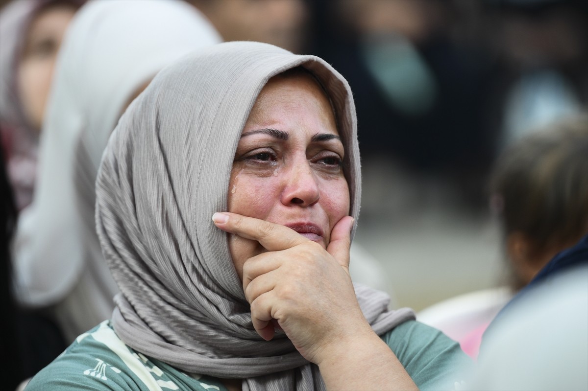 Güngören'de 16 yıl önceki terör saldırısında hayatını kaybeden 17 kişi, Menderes Caddesi'ndeki...