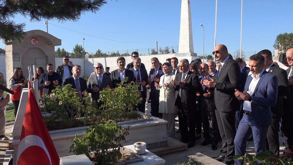 Hakkari Yüksekova'da, 31 Temmuz 2018'de PKK'lı teröristlerin yola tuzakladığı patlayıcının infilak...