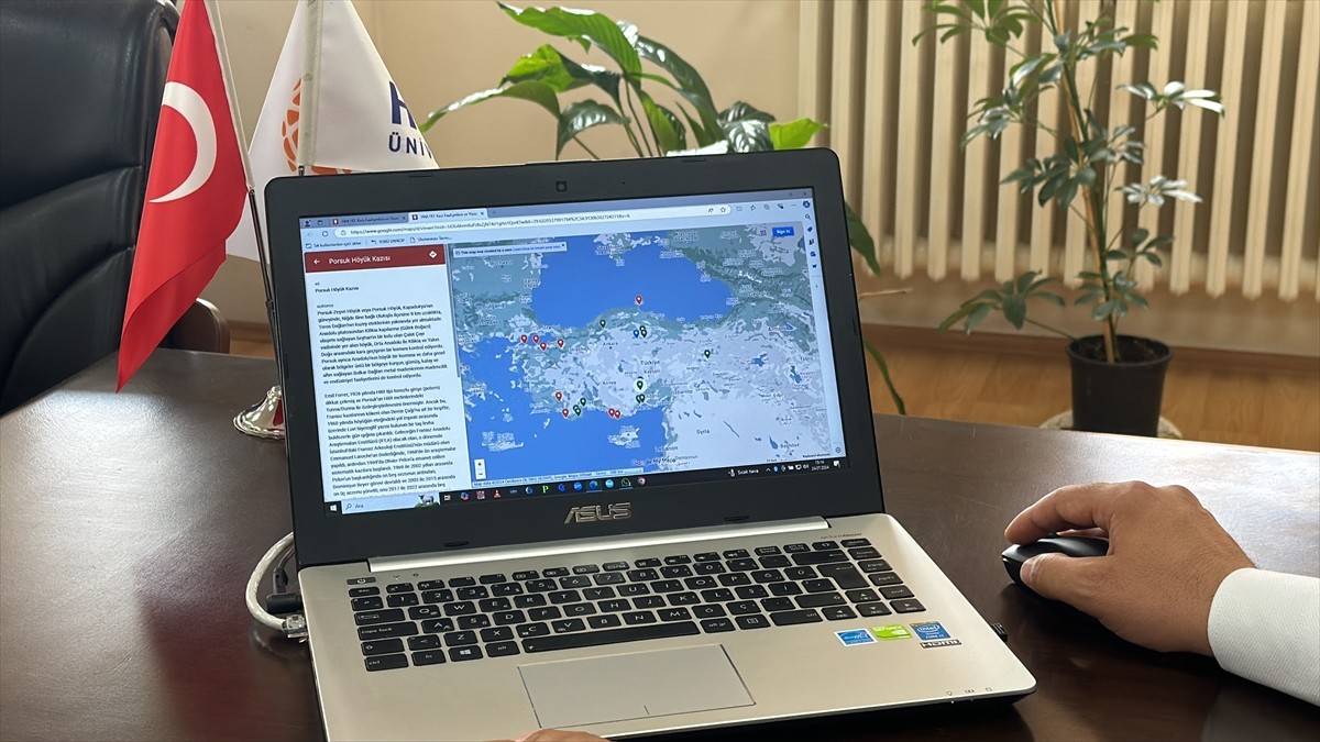 Hitit Üniversitesi'nin arkeoloji, antropoloji ve sanat tarihi bölümlerinden akademisyenler...