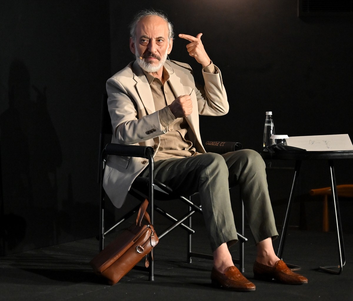  Hollywood filmlerinin yanı sıra birçok farklı ülke sinemasında rol alan, aynı zamanda akademisyen...