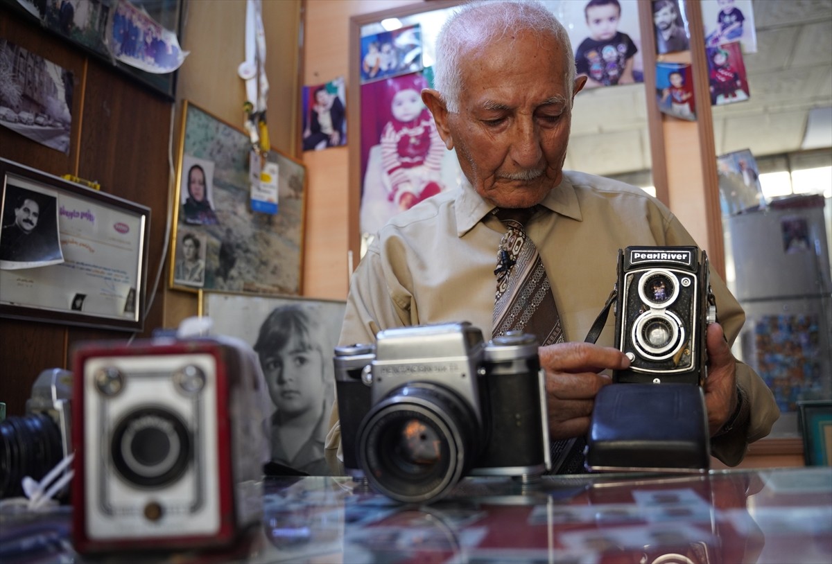 Irak’ın Süleymaniye kentinde yaşayan 84 yaşındaki Muhammed Emin Kadir, ilerleyen yaşına rağmen...