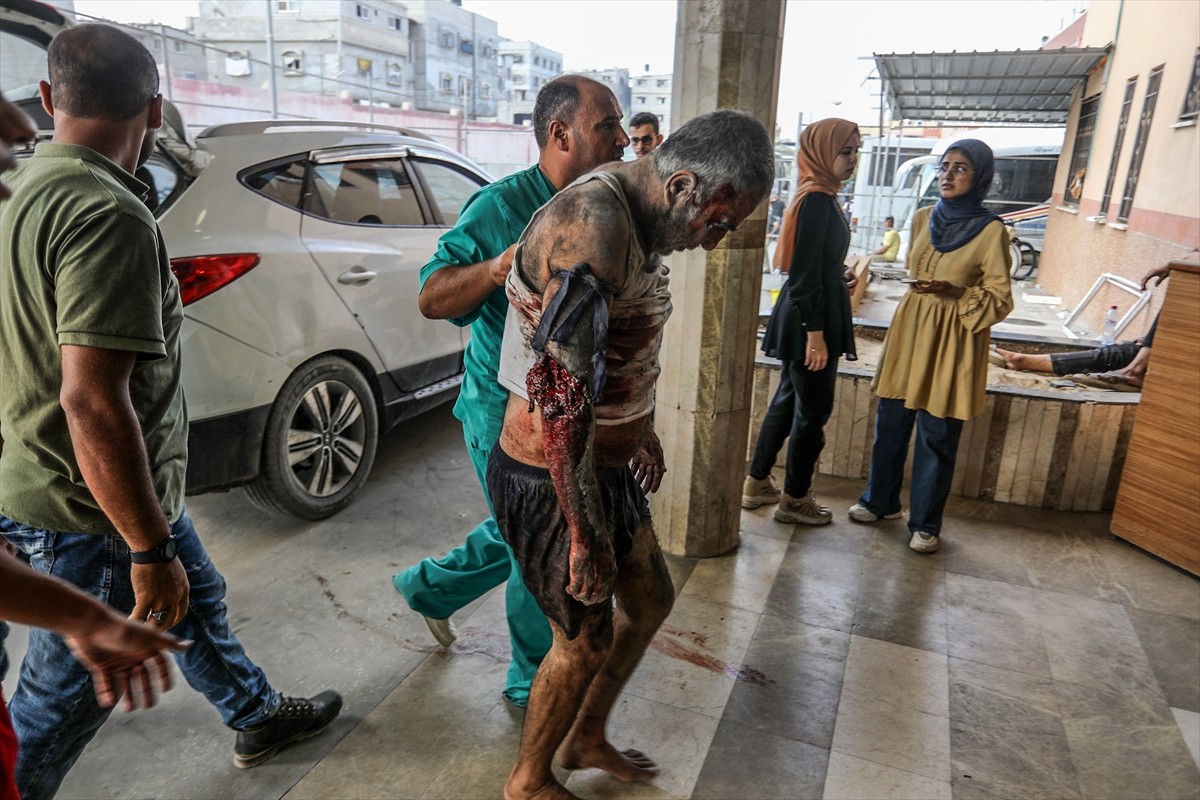 İsrail'in abluka altındaki Gazze Şeridi'ne yönelik saldırıları 290 gündür aralıksız devam ediyor....