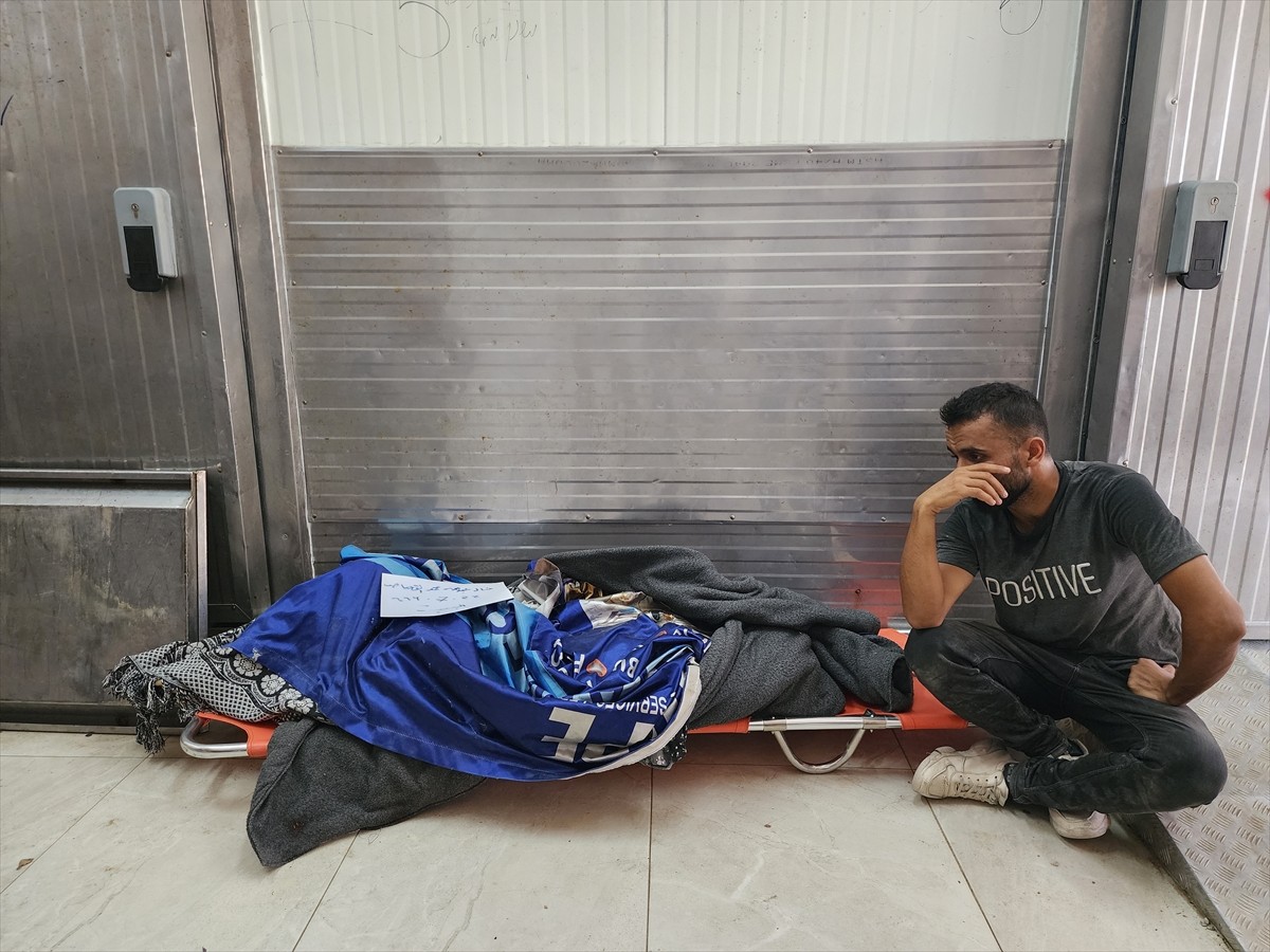 İsrail'in abluka altındaki Gazze Şeridi'ne yönelik saldırıları 290 gündür aralıksız devam ediyor....