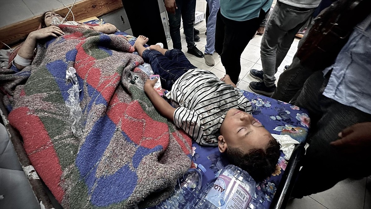 İsrail'in abluka altındaki Gazze Şeridi'ne yönelik saldırıları 290 gündür aralıksız devam ediyor....