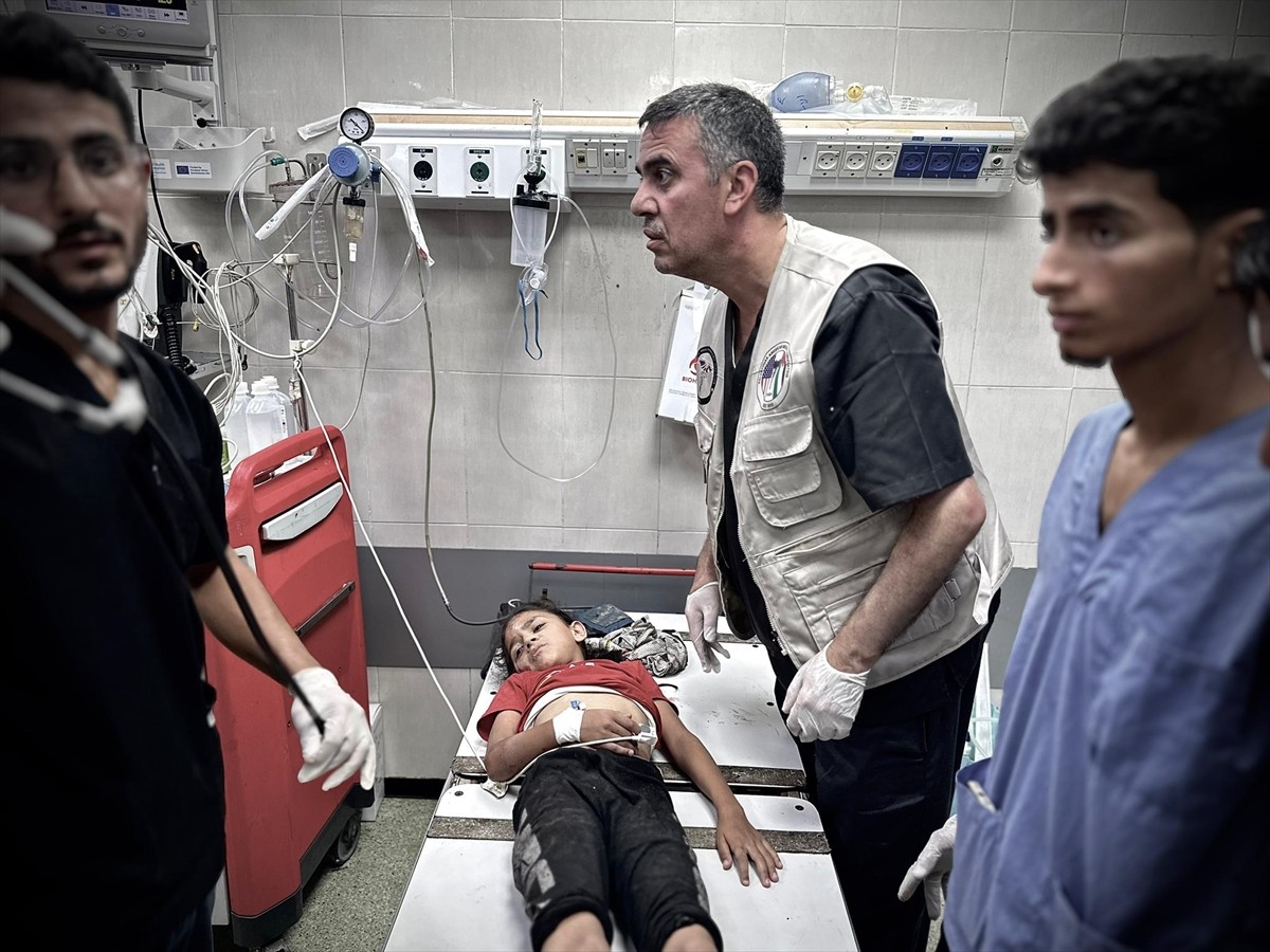 İsrail'in abluka altındaki Gazze Şeridi'ne yönelik saldırıları 290 gündür aralıksız devam ediyor....