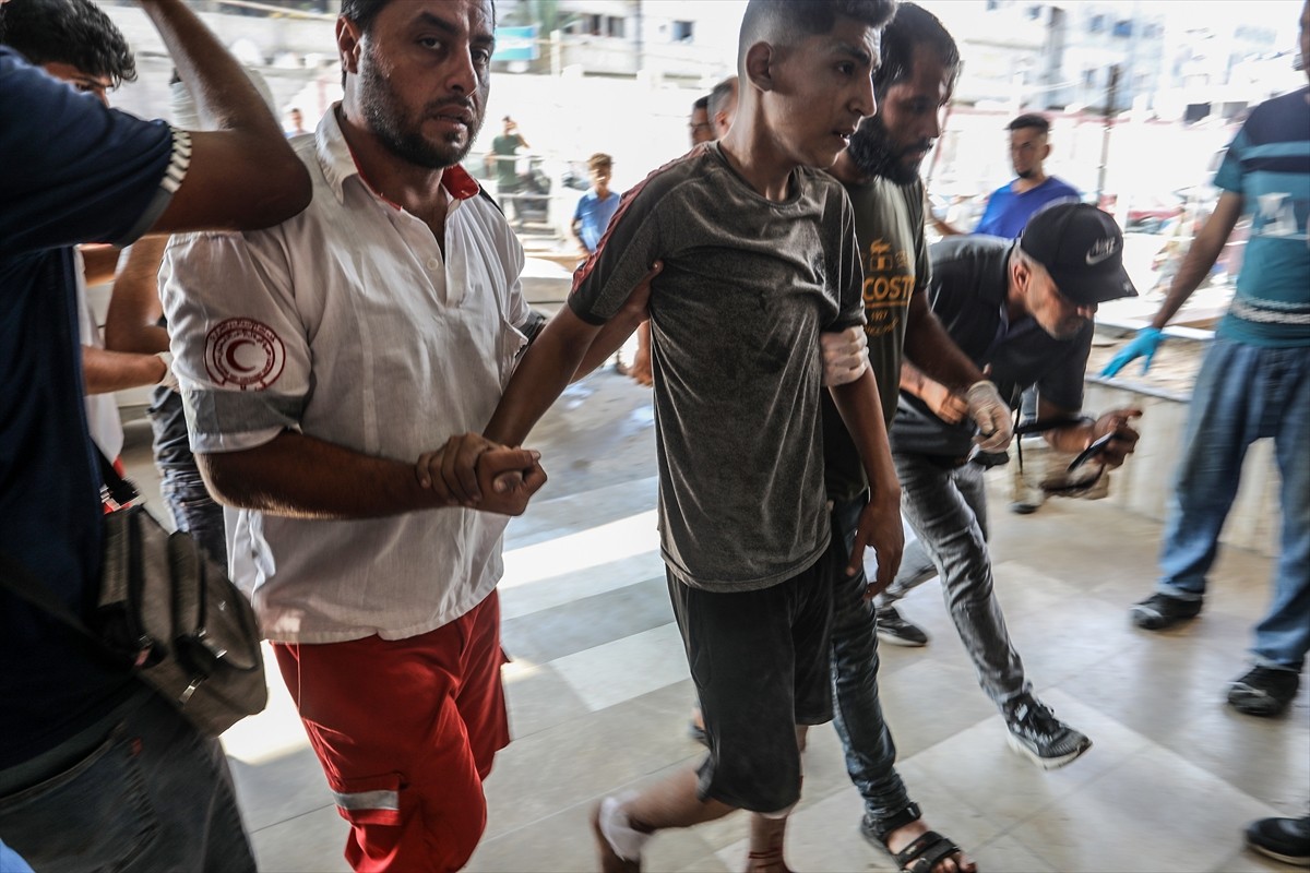 İsrail'in abluka altındaki Gazze Şeridi'ne yönelik saldırıları 290 gündür aralıksız devam ediyor....