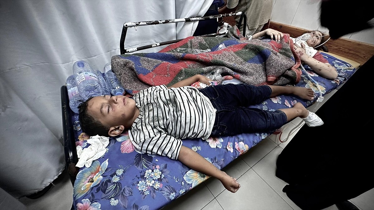 İsrail'in abluka altındaki Gazze Şeridi'ne yönelik saldırıları 290 gündür aralıksız devam ediyor....