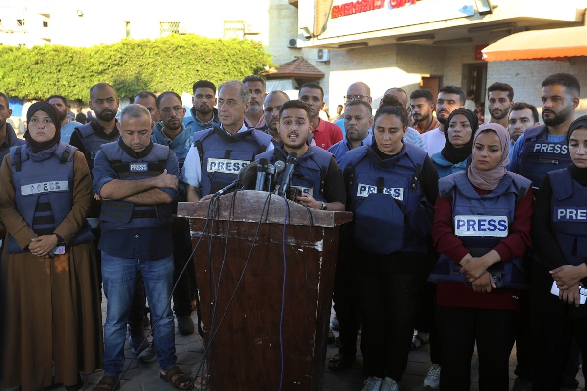 İsrail'in abluka altındaki Gazze Şeridi'ne yönelik yıkıcı saldırıları 299 gündür sürerken İsrail...