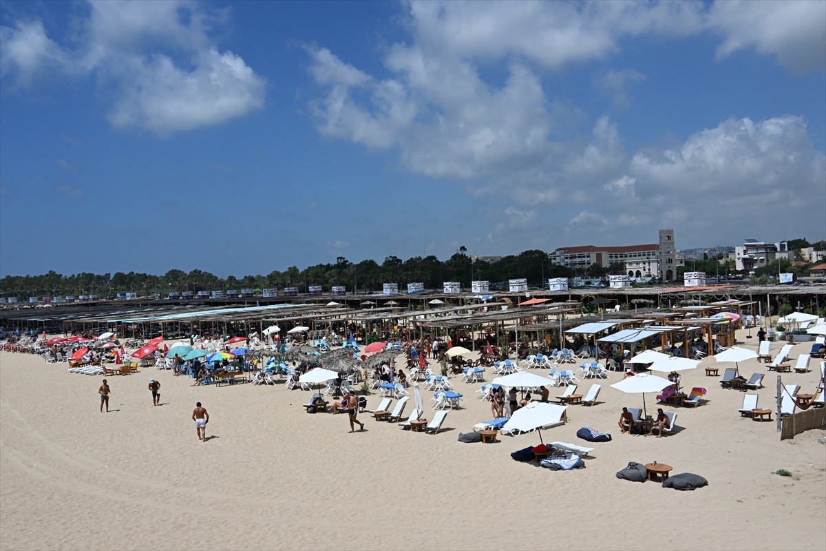 İsrail'in Lübnan'a yönelik artan saldırı tehdidine rağmen sınırdaki çatışma bölgesine kısa bir...