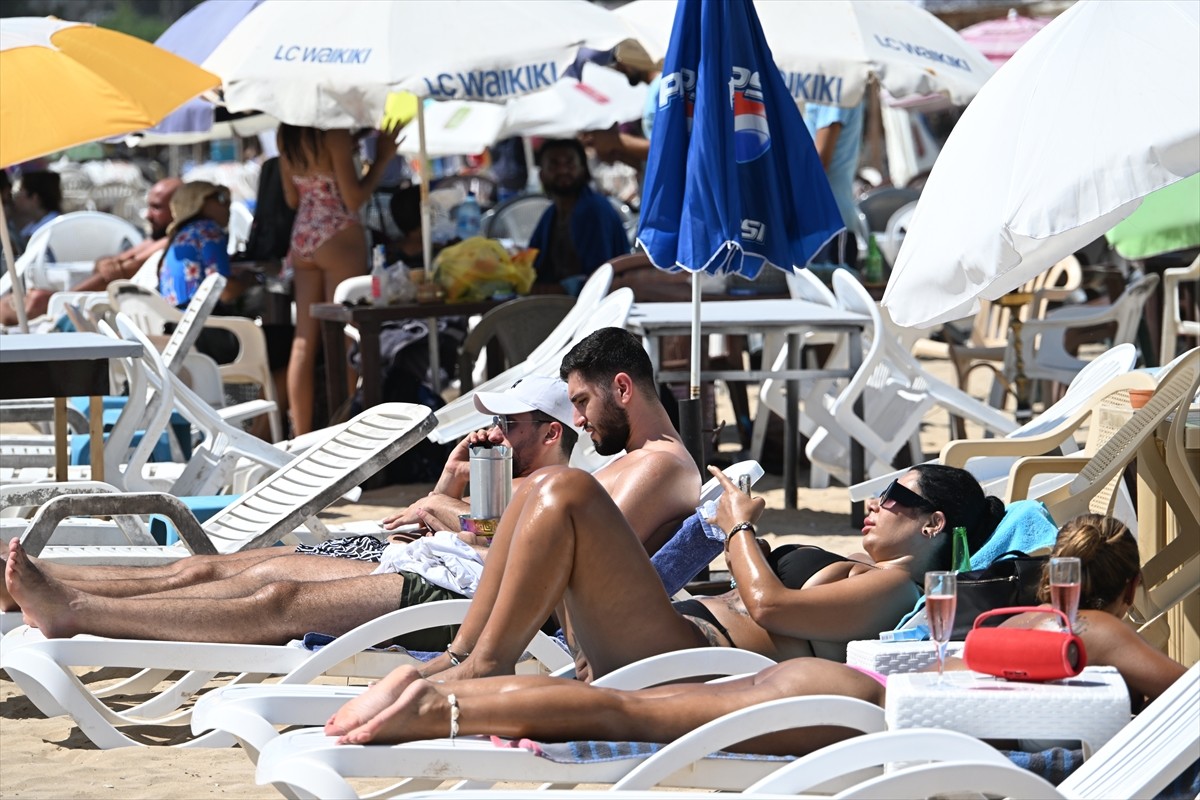 İsrail'in Lübnan'a yönelik artan saldırı tehdidine rağmen sınırdaki çatışma bölgesine kısa bir...