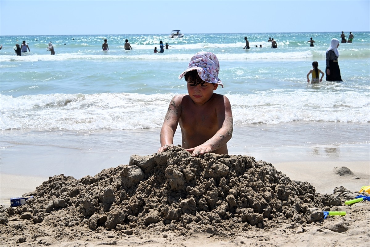 İsrail'in Lübnan'a yönelik artan saldırı tehdidine rağmen sınırdaki çatışma bölgesine kısa bir...