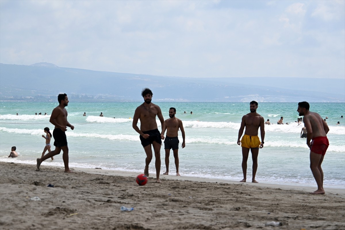 İsrail'in Lübnan'a yönelik artan saldırı tehdidine rağmen sınırdaki çatışma bölgesine kısa bir...