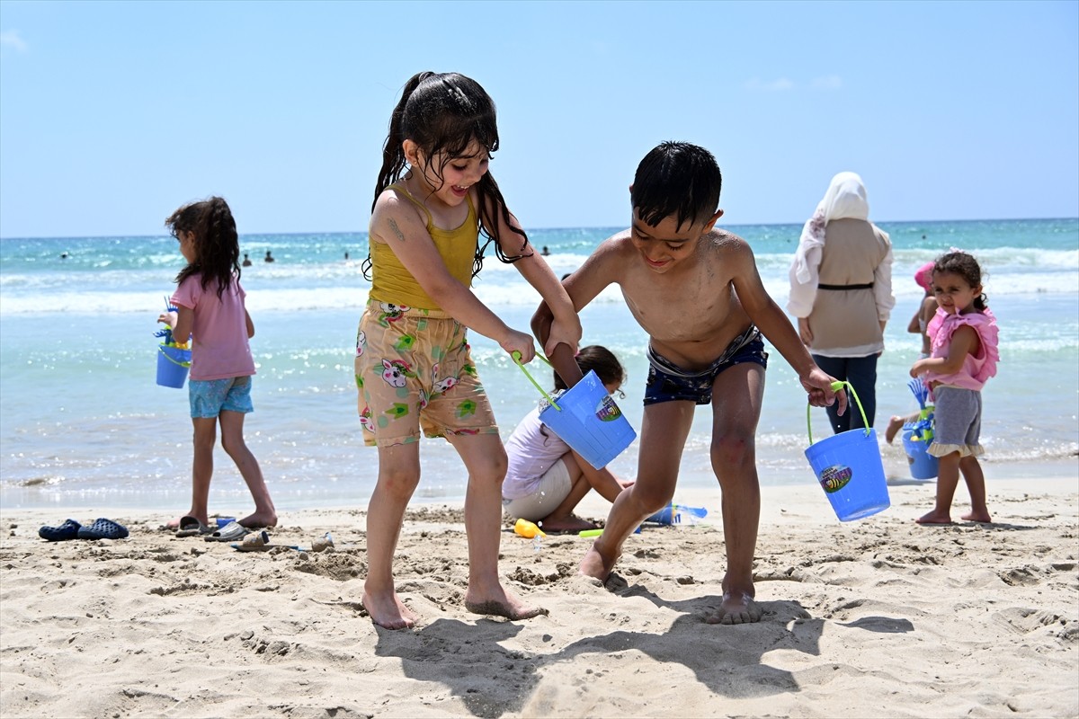İsrail'in Lübnan'a yönelik artan saldırı tehdidine rağmen sınırdaki çatışma bölgesine kısa bir...