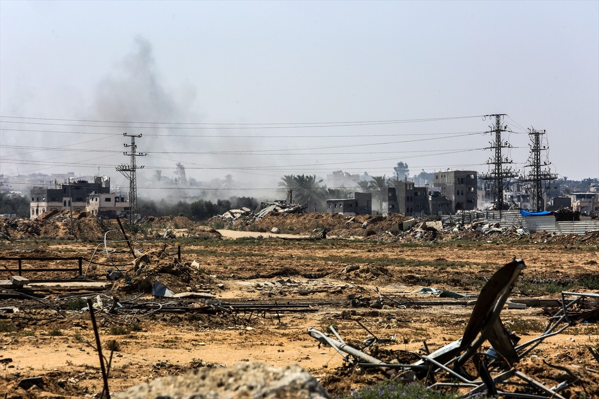 İsrail, 7 Ekim'den bu yana saldırılarını sürdürdüğü Gazze Şeridi'nde daha önce "güvenli" ilan...