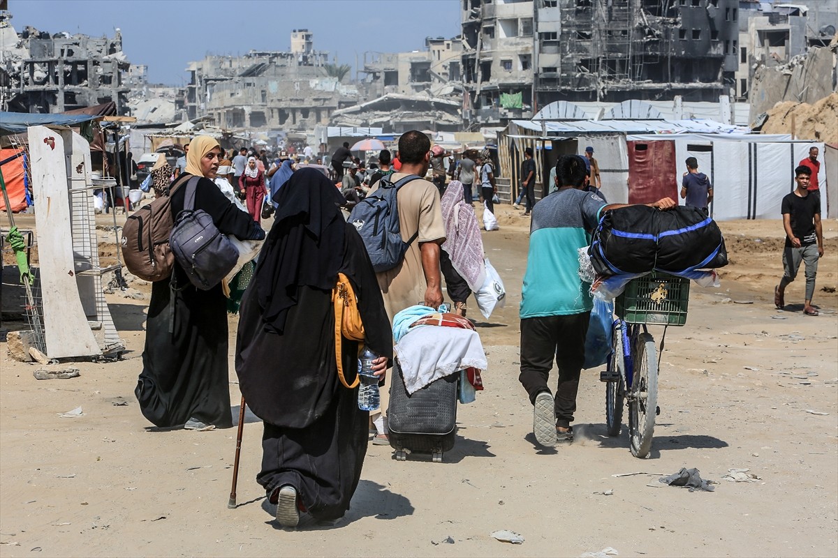 İsrail, 7 Ekim'den bu yana saldırılarını sürdürdüğü Gazze Şeridi'nde daha önce "güvenli" ilan...