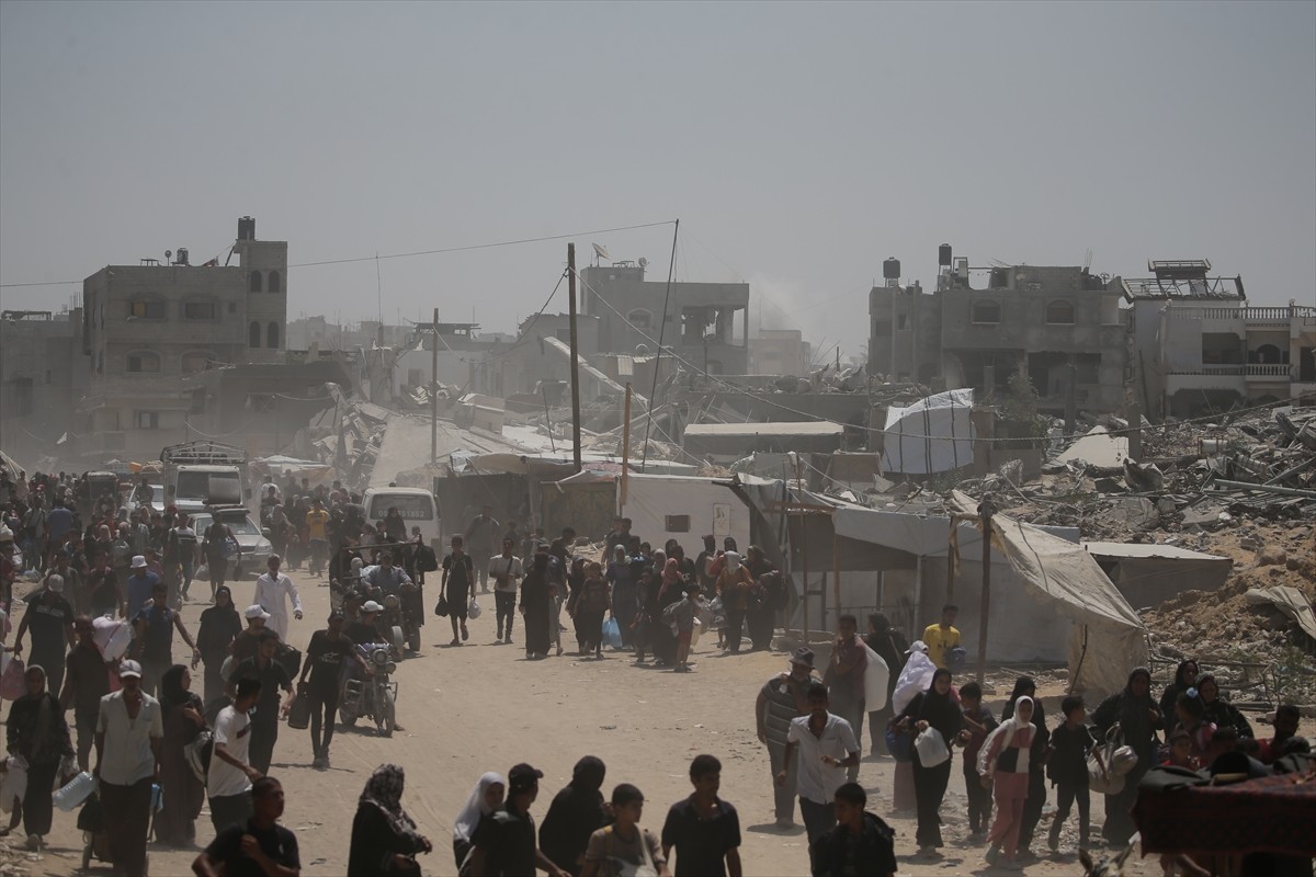 İsrail, 7 Ekim'den bu yana saldırılarını sürdürdüğü Gazze Şeridi'nde daha önce "güvenli" ilan...