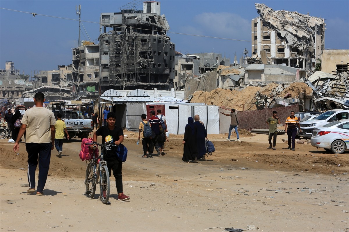 İsrail, 7 Ekim'den bu yana saldırılarını sürdürdüğü Gazze Şeridi'nde daha önce "güvenli" ilan...