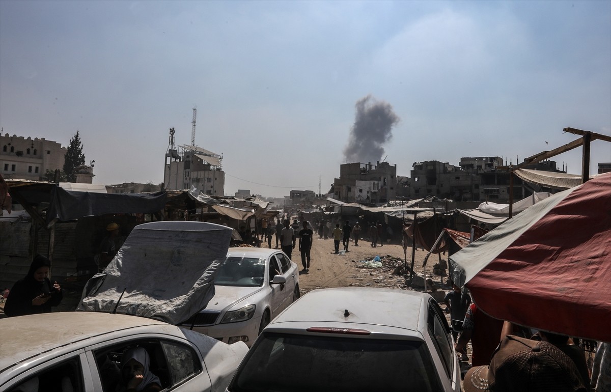 İsrail, 7 Ekim'den bu yana saldırılarını sürdürdüğü Gazze Şeridi'nde daha önce "güvenli" ilan...