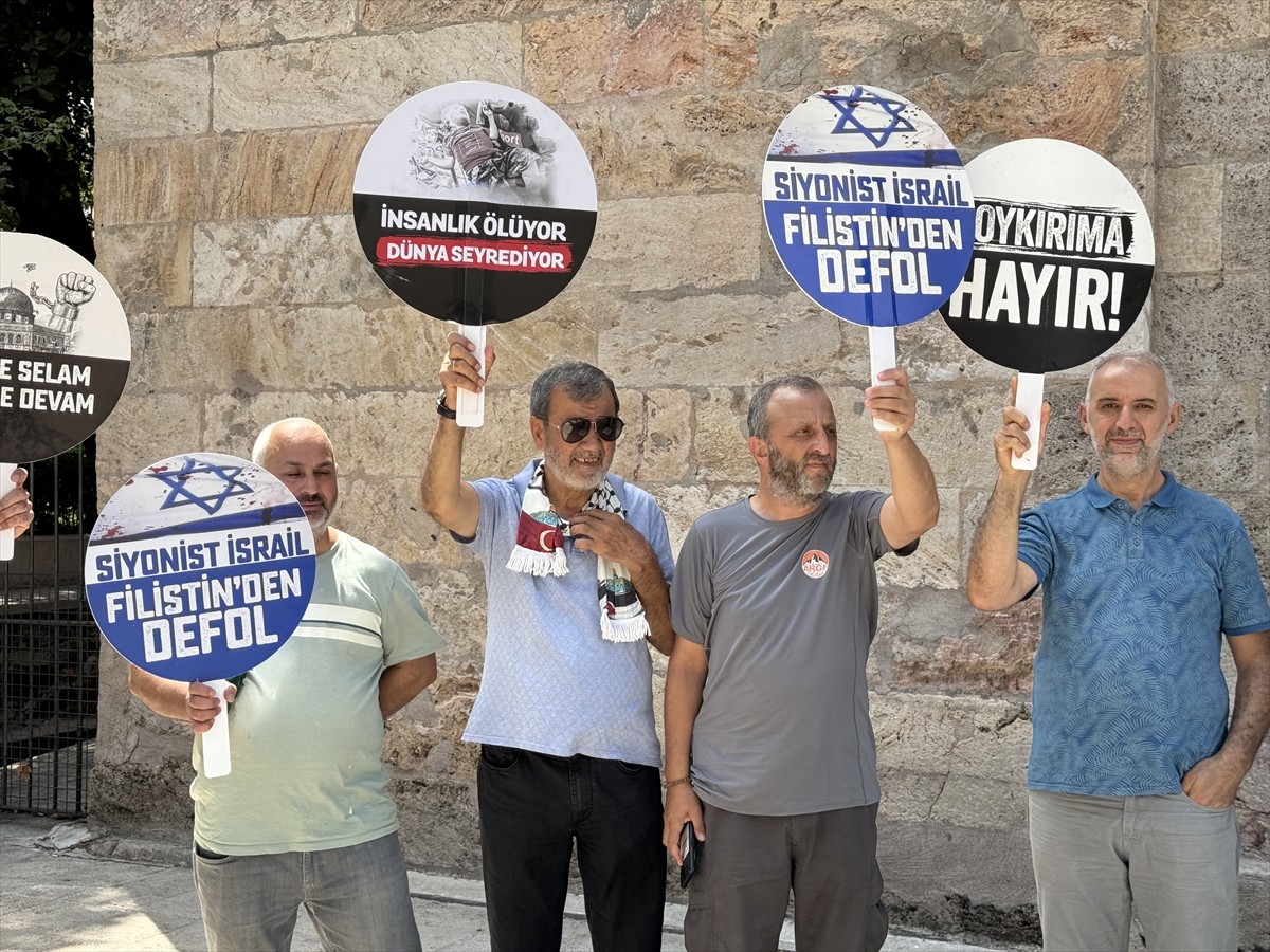 İsrail Başbakanı Binyamin Netanyahu'nun ABD Kongresi'ndeki konuşmasına Bursa'da tepki gösterildi....