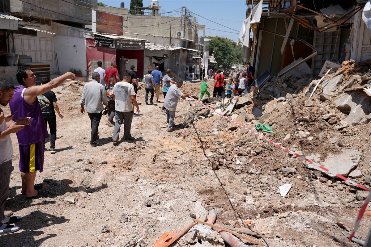 İsrail ordusu, gece saatlerinden itibaren yaklaşık 16 saat süre saldırı altında tuttuğu işgal...