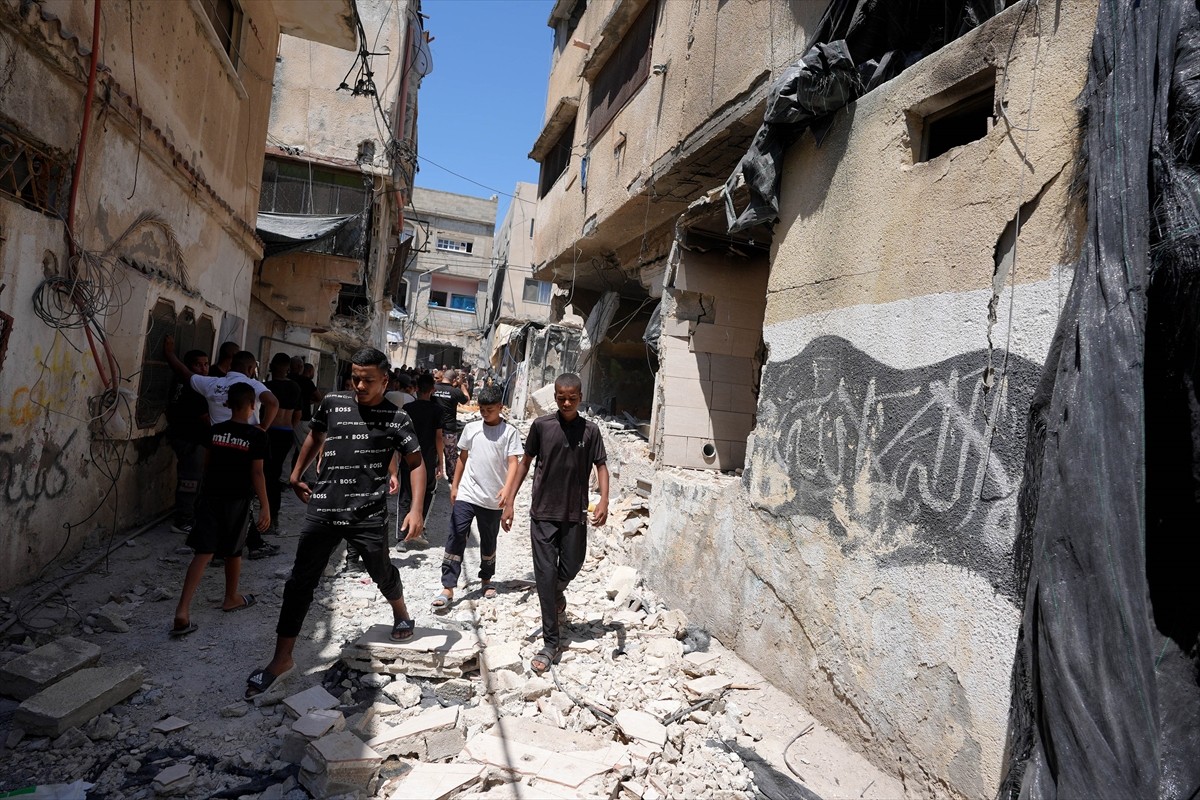 İsrail ordusu, gece saatlerinden itibaren yaklaşık 16 saat süre saldırı altında tuttuğu işgal...