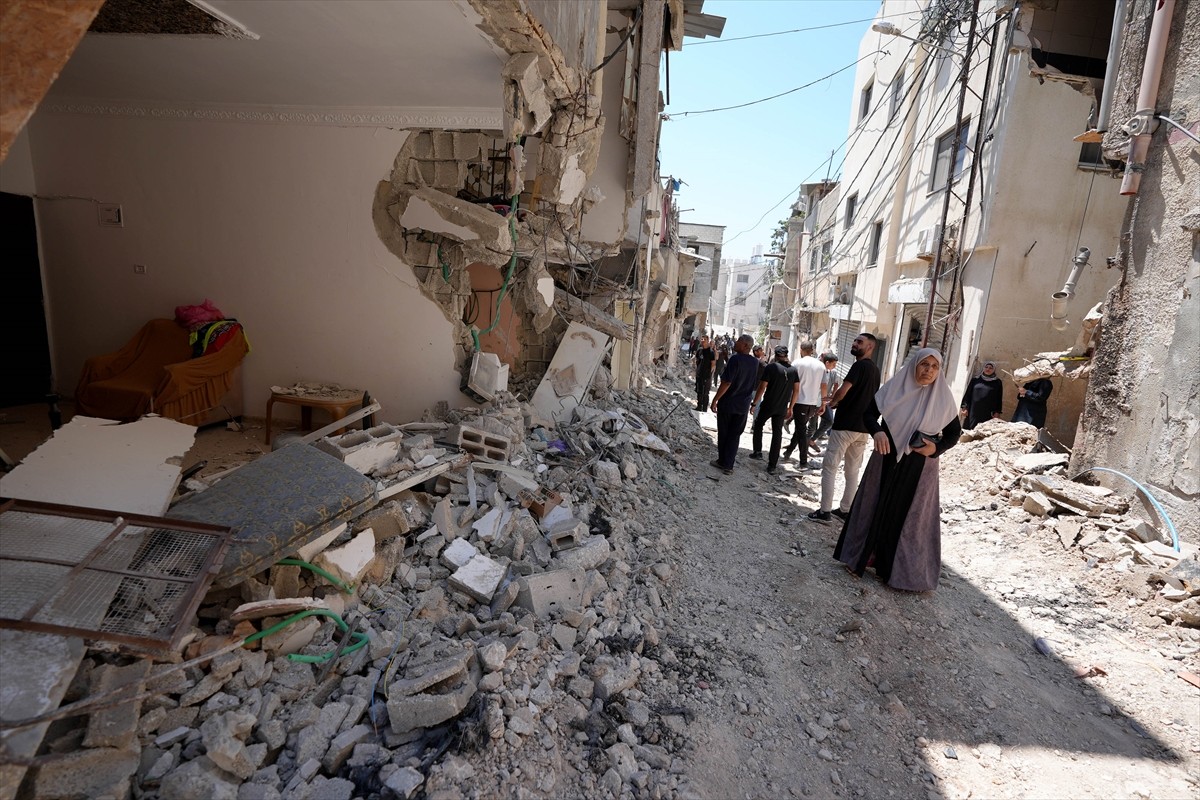 İsrail ordusu, gece saatlerinden itibaren yaklaşık 16 saat süre saldırı altında tuttuğu işgal...